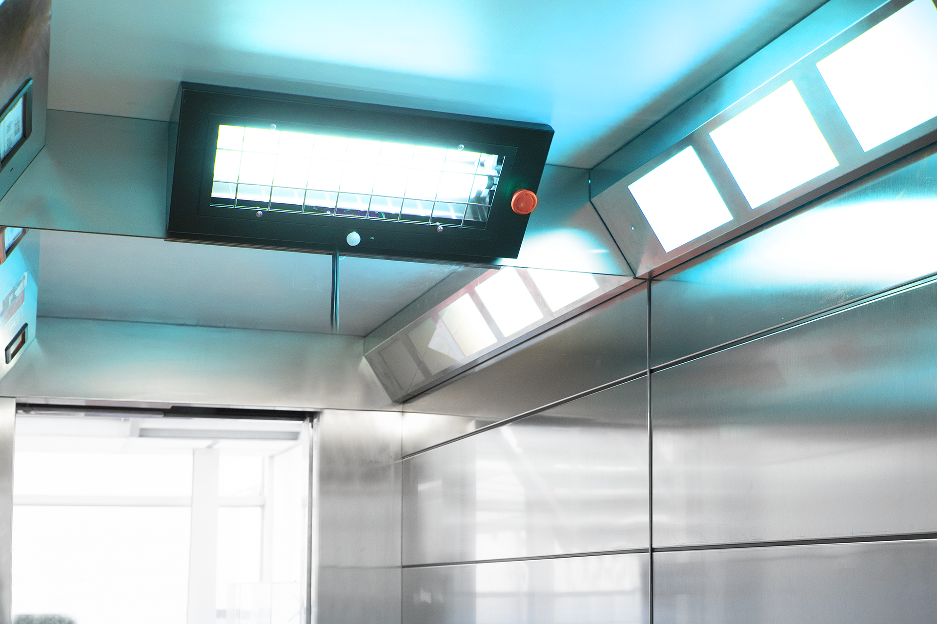 UV-C LIFT STERILIZER